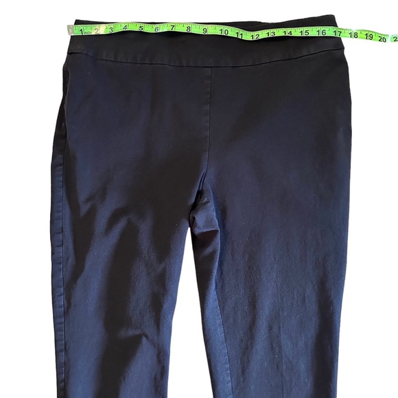 CHICO’S So Slimming Black Crops - Picture 6 of 8